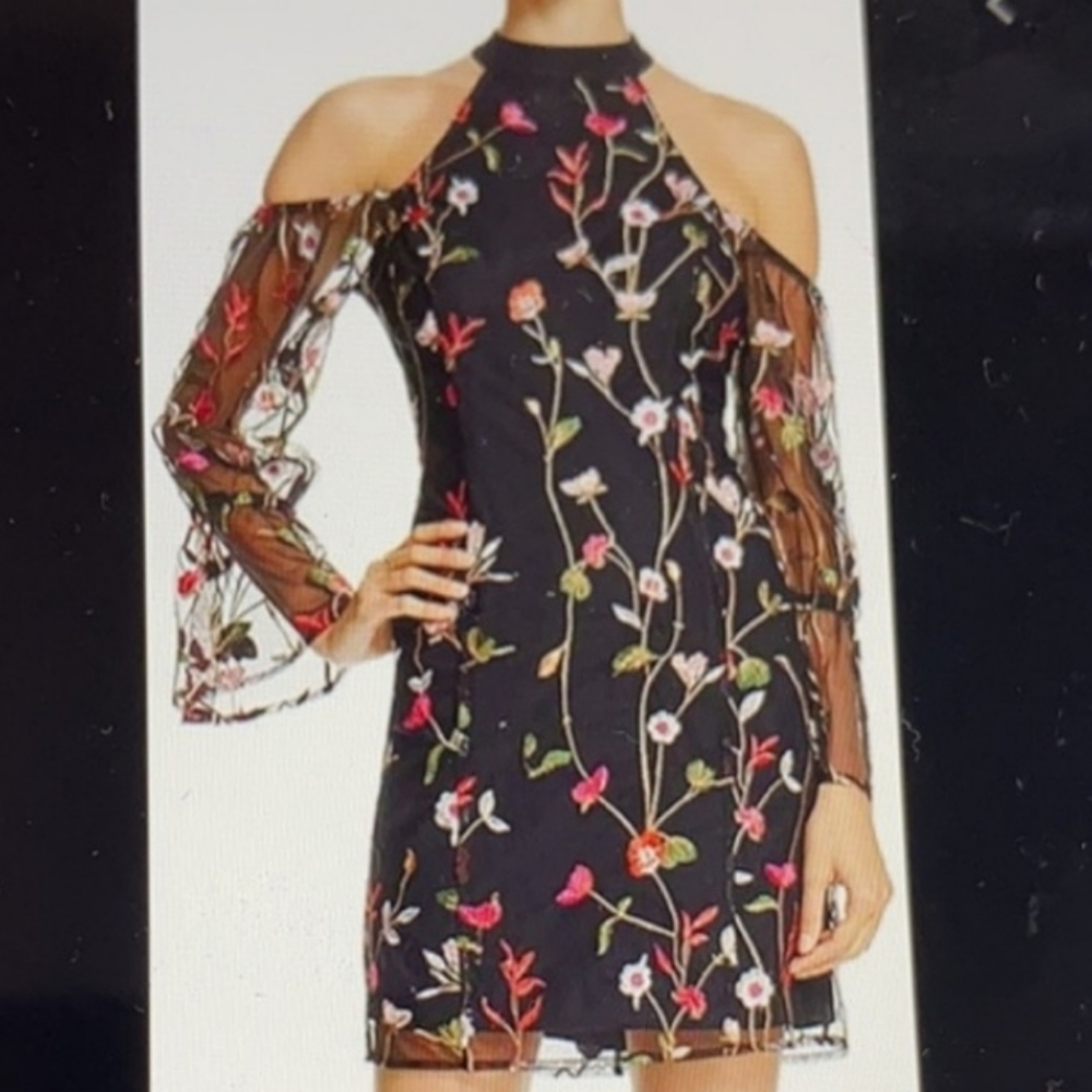 Guess Woman’s Embroidered Cold Shoulder Bell Sleeve Dress Size 6